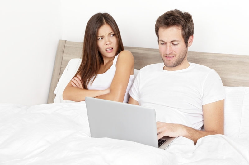 كيف تتعاملين مع الزوج المشغول دائماً؟